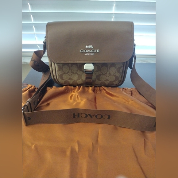 COACH Signature Pace Bag CR131 Khaki - Picture 13 of 17